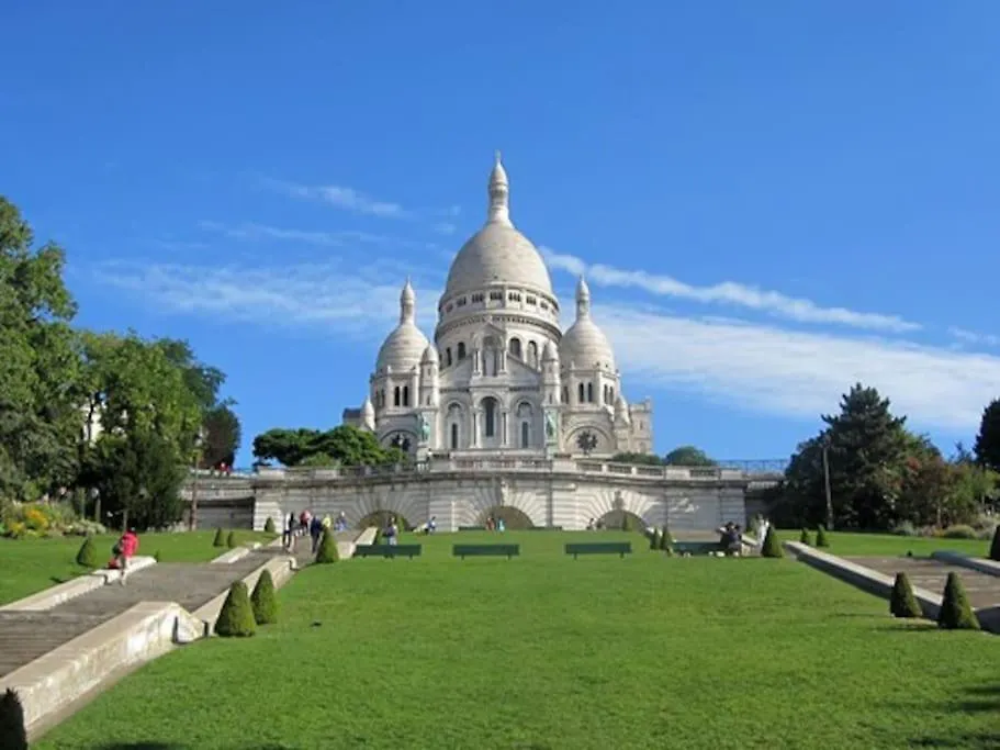 Montmartre Charm Luxurious Getaway Apartment Paris